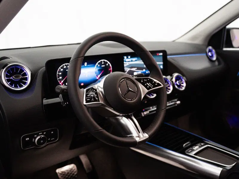 Mercedes-Benz GLA SUV nuova a Macerata (11)