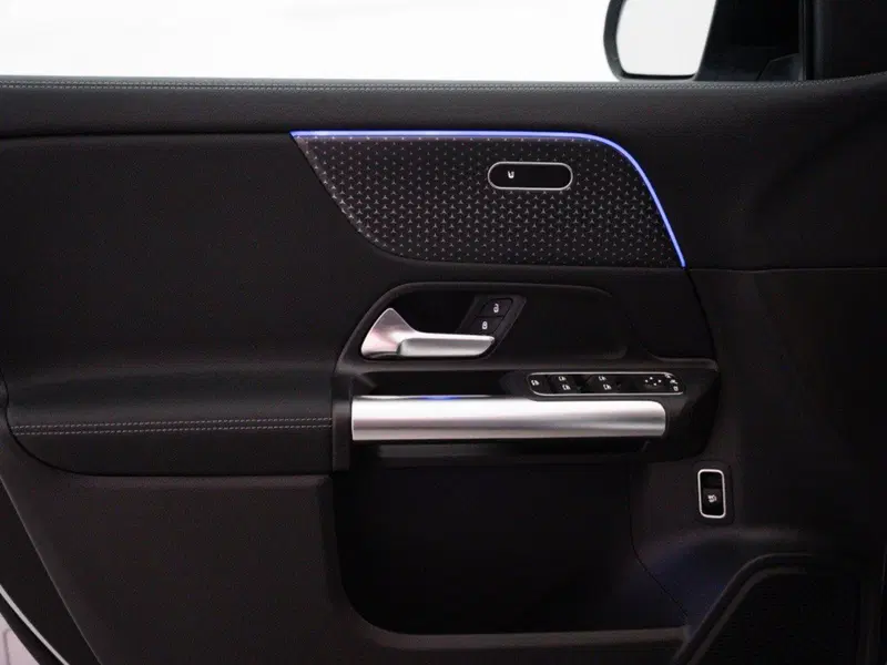 Mercedes-Benz GLA SUV nuova a Macerata (12)
