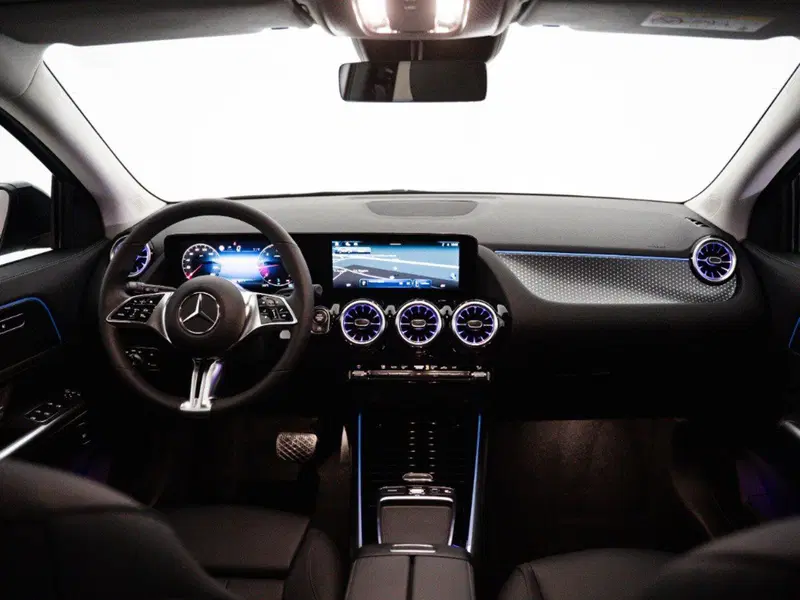 Mercedes-Benz GLA SUV nuova a Macerata (16)
