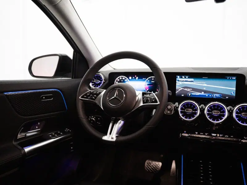Mercedes-Benz GLA SUV nuova a Macerata (17)