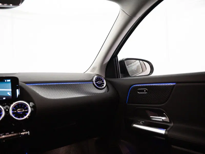 Mercedes-Benz GLA SUV nuova a Macerata (18)