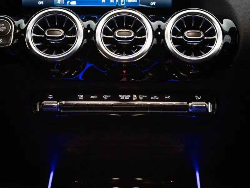 Mercedes-Benz GLA SUV nuova a Macerata (19)