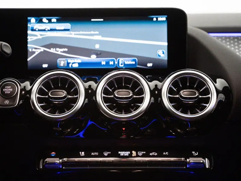Mercedes-Benz GLA SUV nuova a Macerata (20)