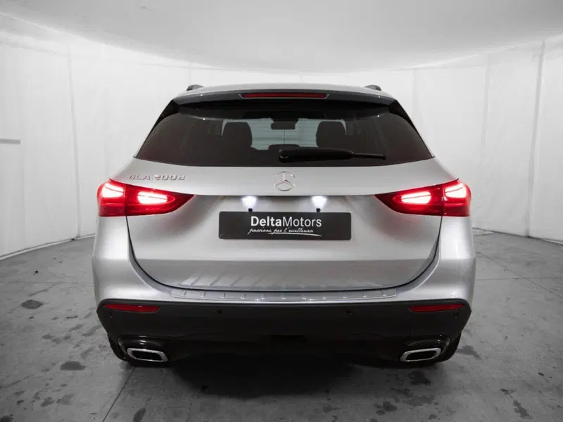 Mercedes-Benz GLA SUV nuova a Macerata (3)