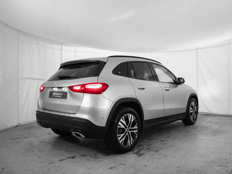 Mercedes-Benz GLA SUV nuova a Macerata (4)