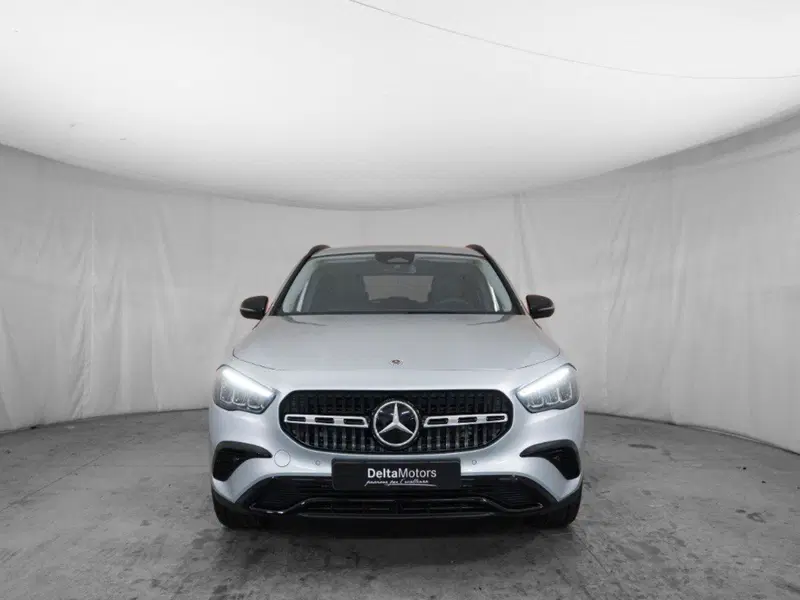Mercedes-Benz GLA SUV nuova a Macerata (5)