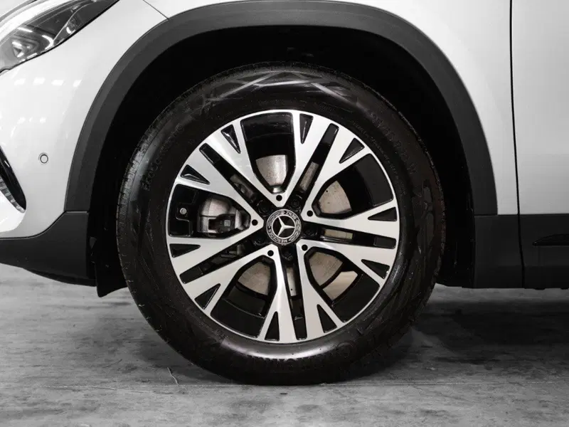 Mercedes-Benz GLA SUV nuova a Macerata (6)