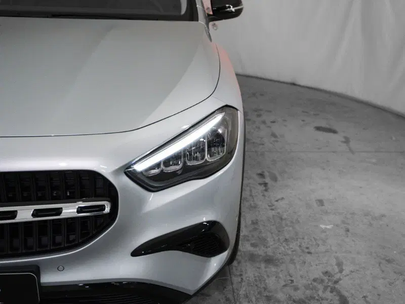 Mercedes-Benz GLA SUV nuova a Macerata (7)