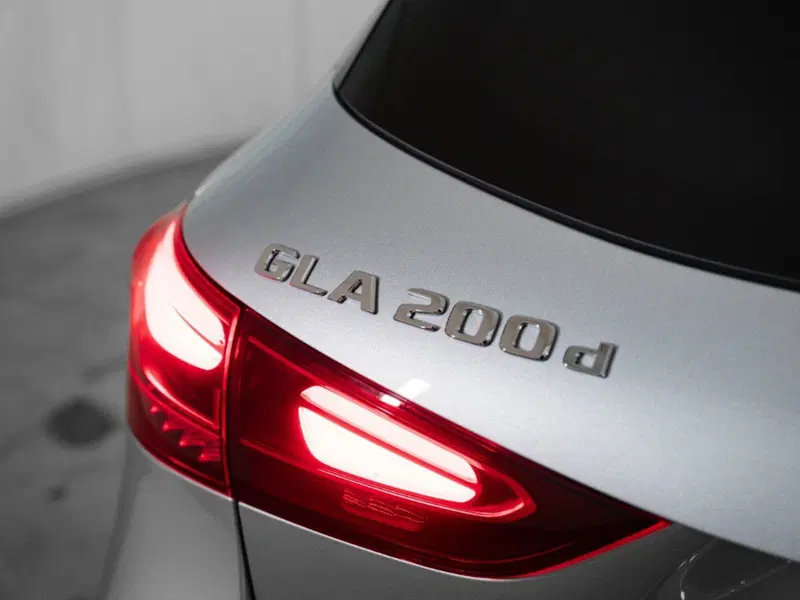 Mercedes-Benz GLA SUV nuova a Macerata (9)