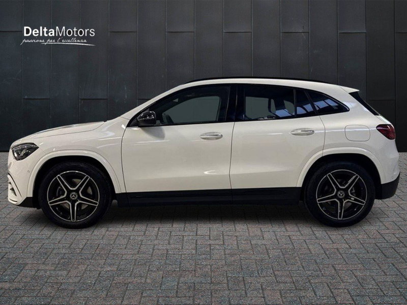 Mercedes-Benz GLA SUV nuova a Macerata (2)