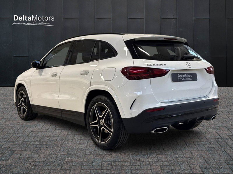 Mercedes-Benz GLA SUV nuova a Macerata (3)