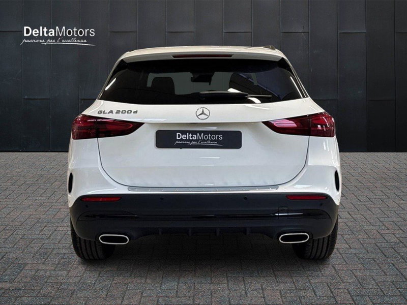 Mercedes-Benz GLA SUV nuova a Macerata (4)