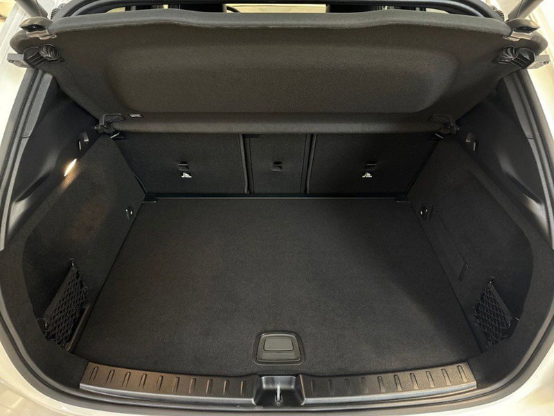 Mercedes-Benz GLA SUV nuova a Macerata (7)