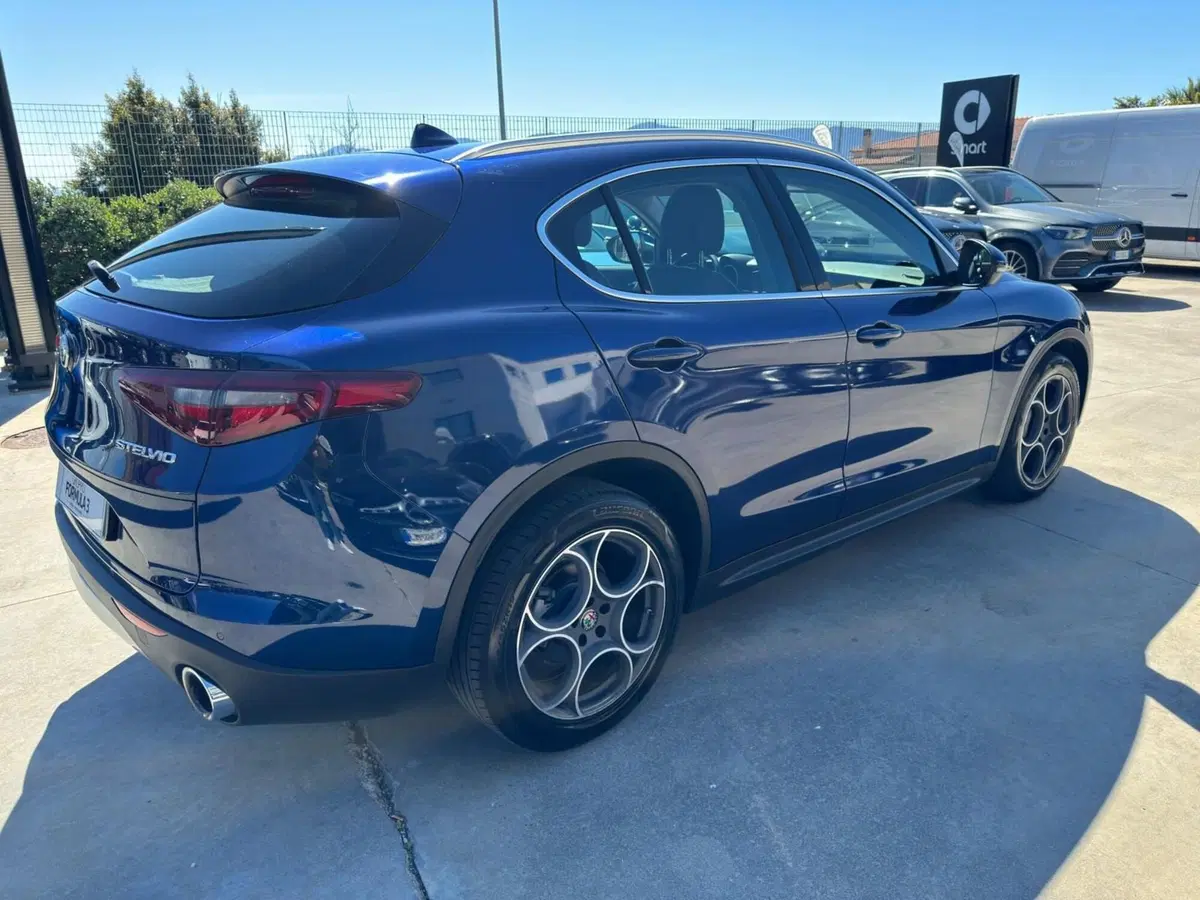 Alfa Romeo Stelvio usata a Messina (3)