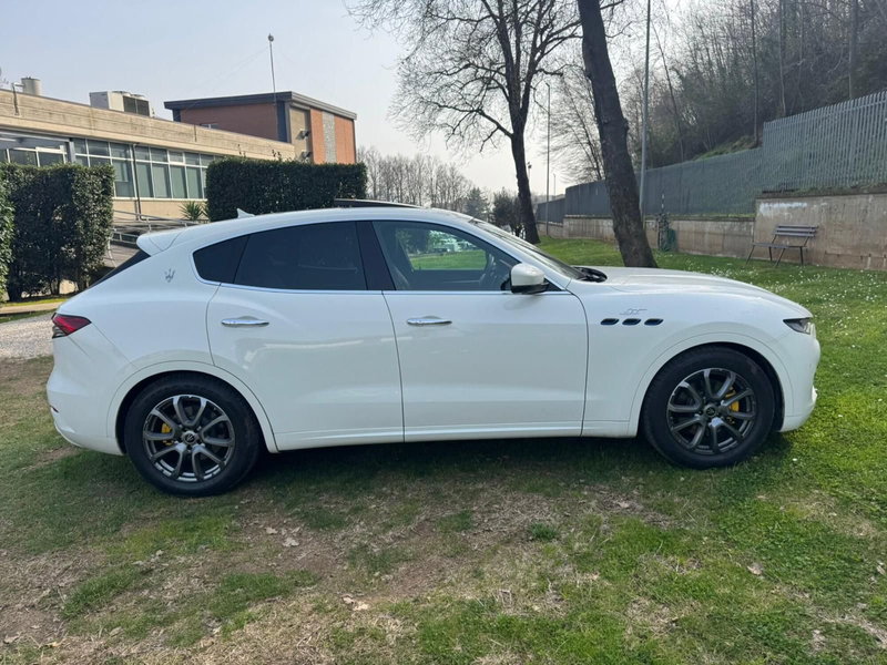 Maserati Levante usata a Salerno (15)