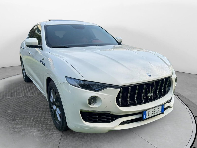 Maserati Levante usata a Salerno (2)