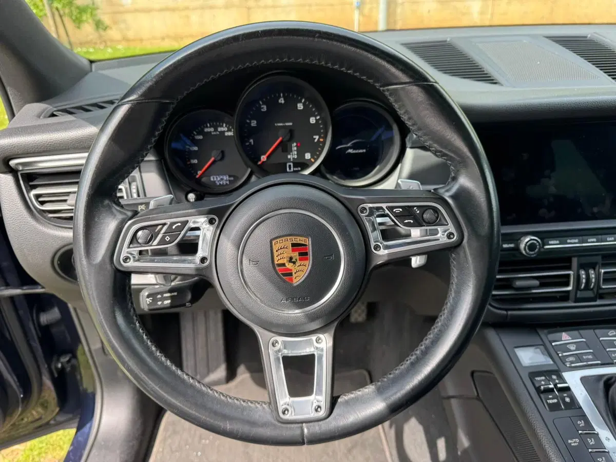 Porsche Macan usata a Salerno (16)