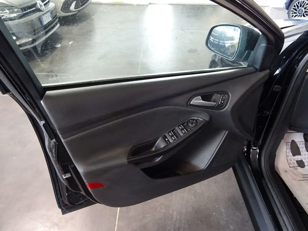Ford Focus Station Wagon usata a Lucca (5)