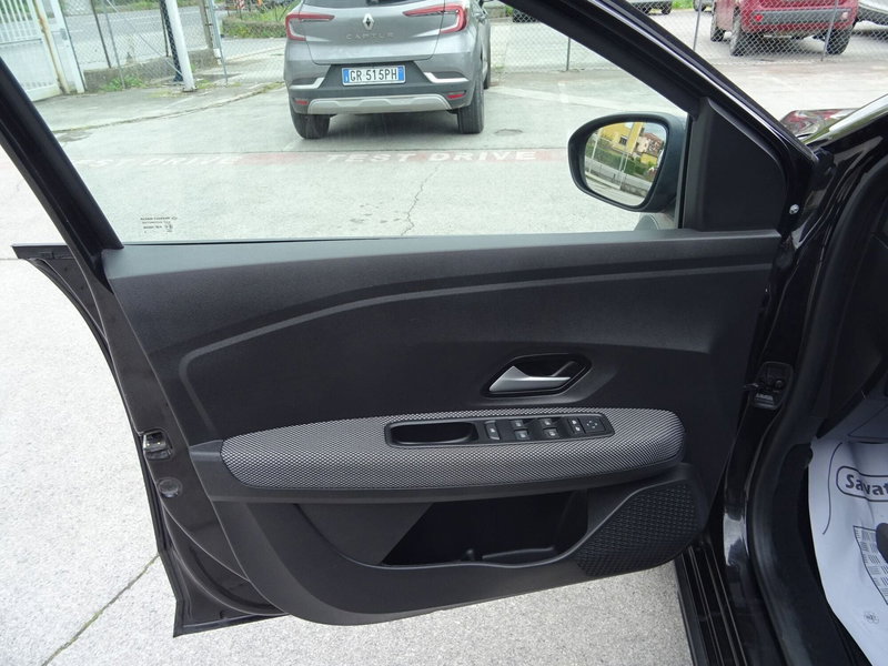 Dacia Sandero usata a Lucca (8)