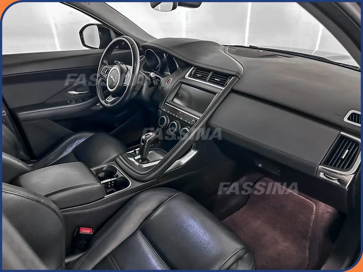 Jaguar E-Pace usata a Milano (12)
