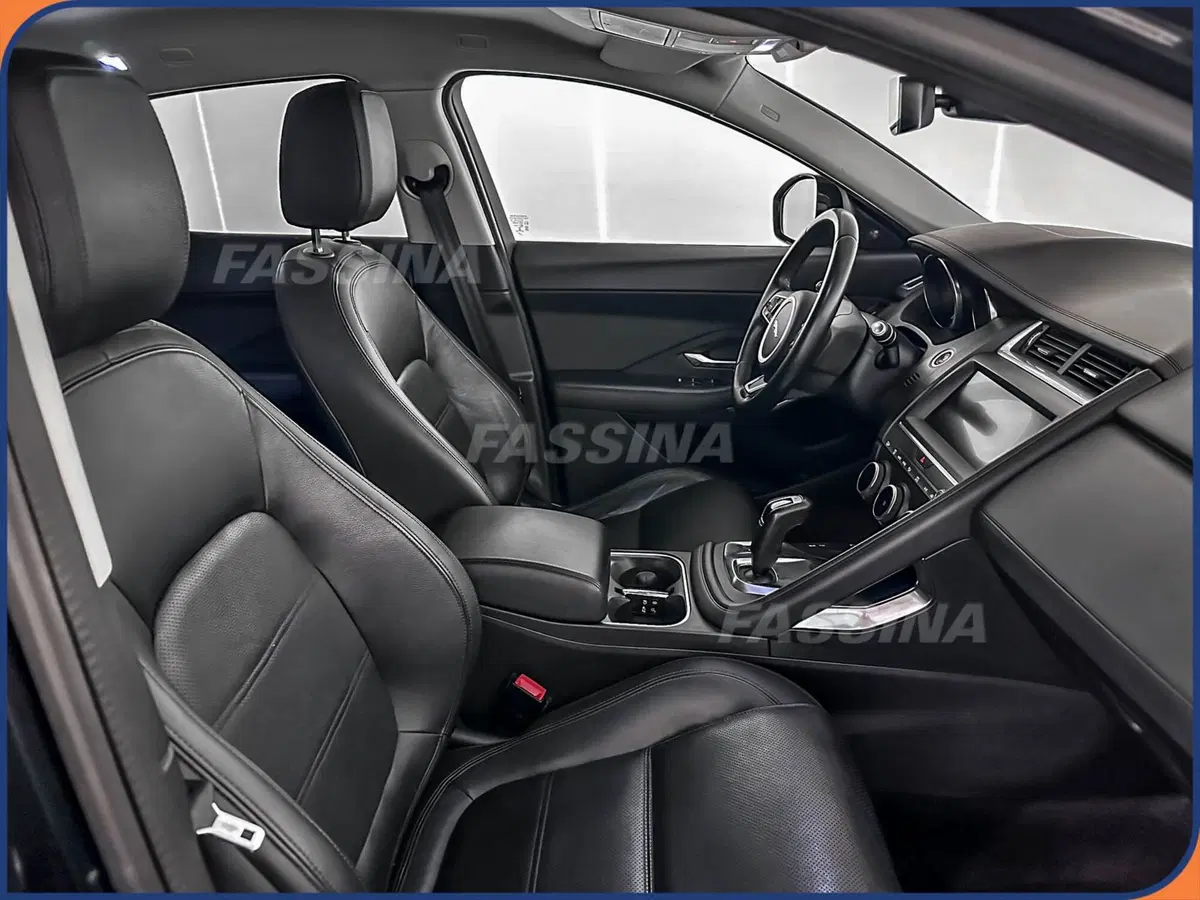 Jaguar E-Pace usata a Milano (13)
