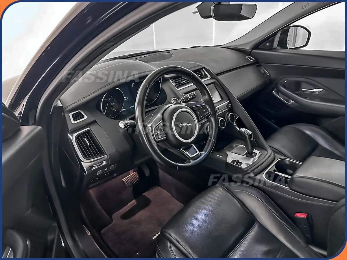 Jaguar E-Pace usata a Milano (9)