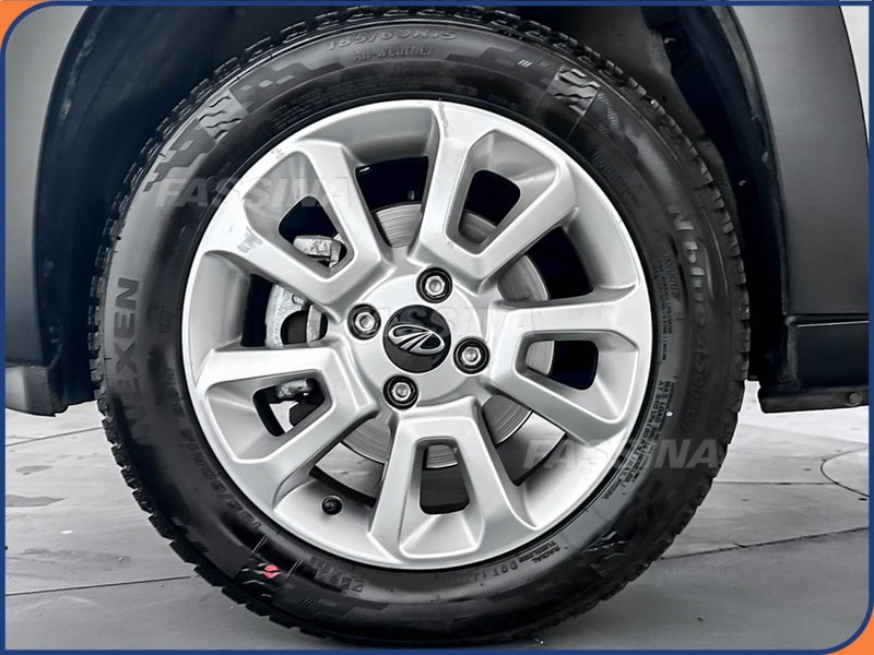 Mahindra KUV100 usata a Milano (7)