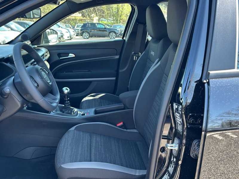 Jeep Avenger nuova a Latina (14)