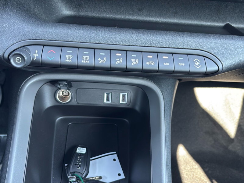 Jeep Avenger nuova a Latina (20)