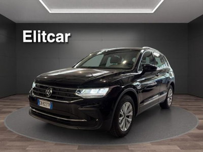 Volkswagen Tiguan 1.5 TSI ACT Life del 2023 usata a Magenta