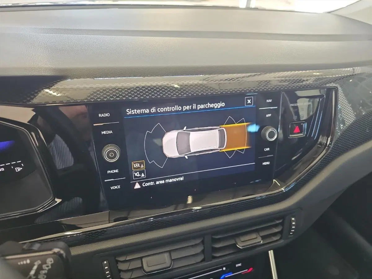 Volkswagen Taigo usata a Lecco (15)