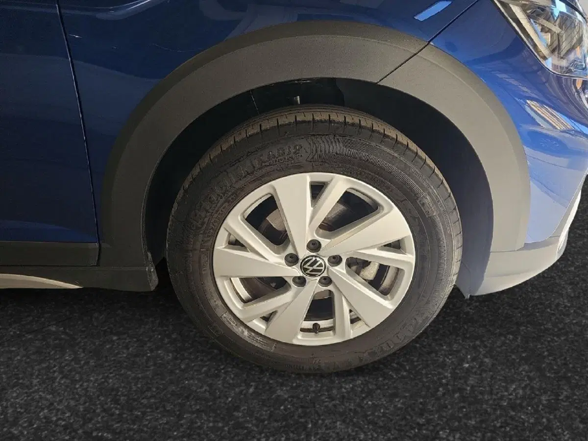 Volkswagen Taigo usata a Lecco (16)