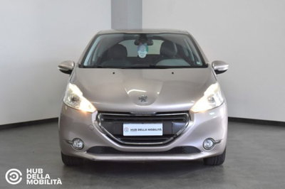 Peugeot 208 HDi 68 CV 3 porte Allure del 2013 usata a Foligno