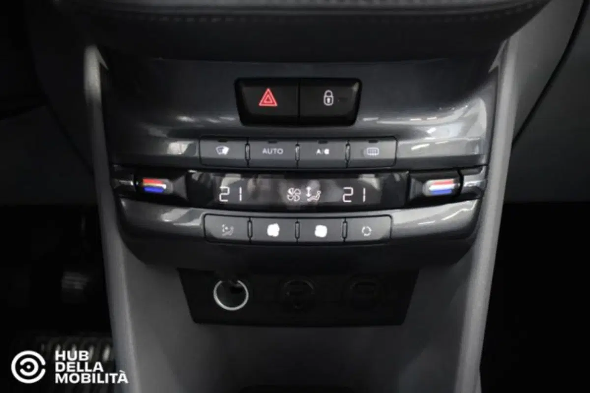 Peugeot 208 usata a Perugia (13)