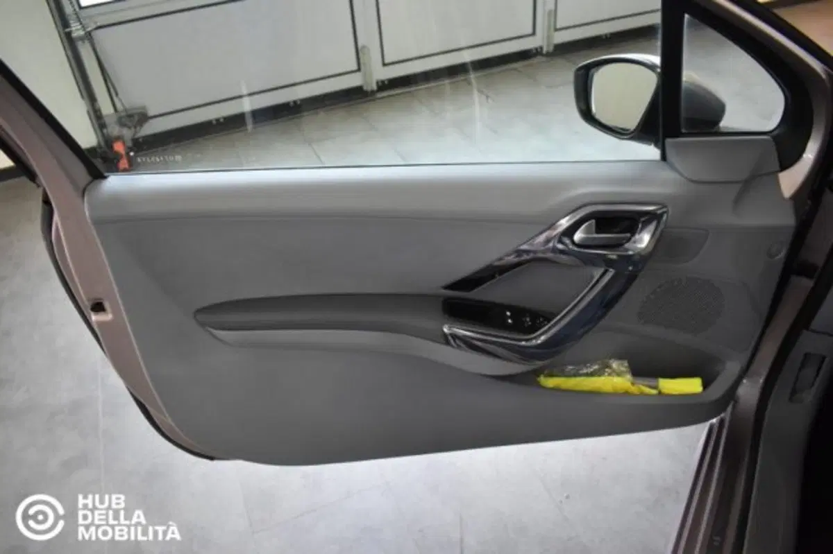 Peugeot 208 usata a Perugia (7)