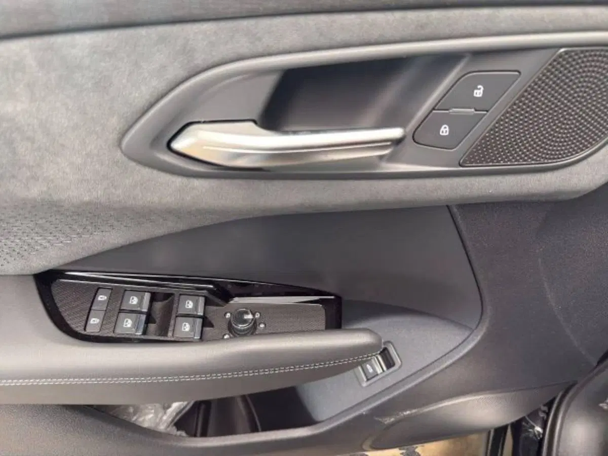 Audi Q3 Sportback nuova a Novara (16)