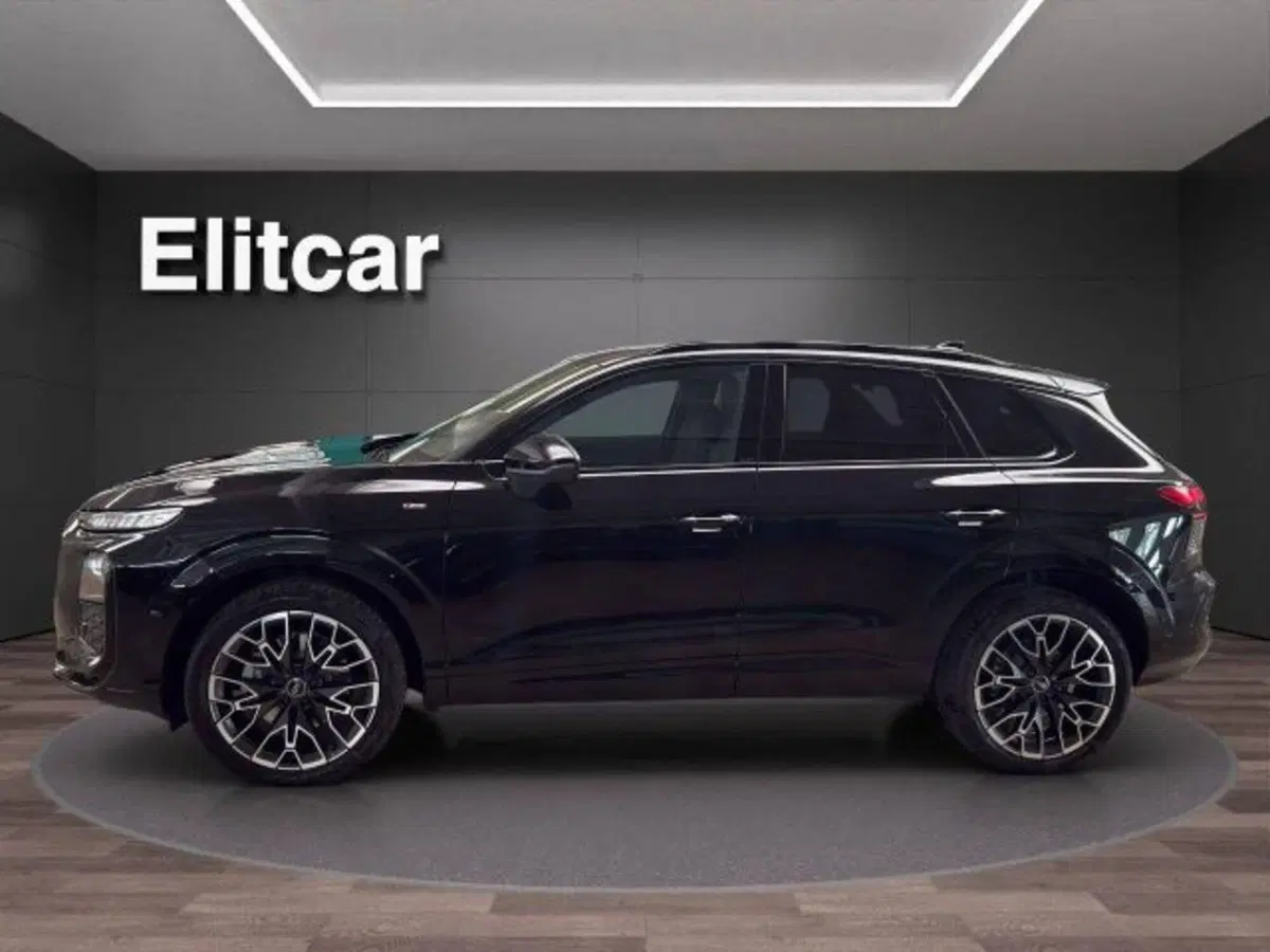 Audi Q3 Sportback nuova a Novara (5)