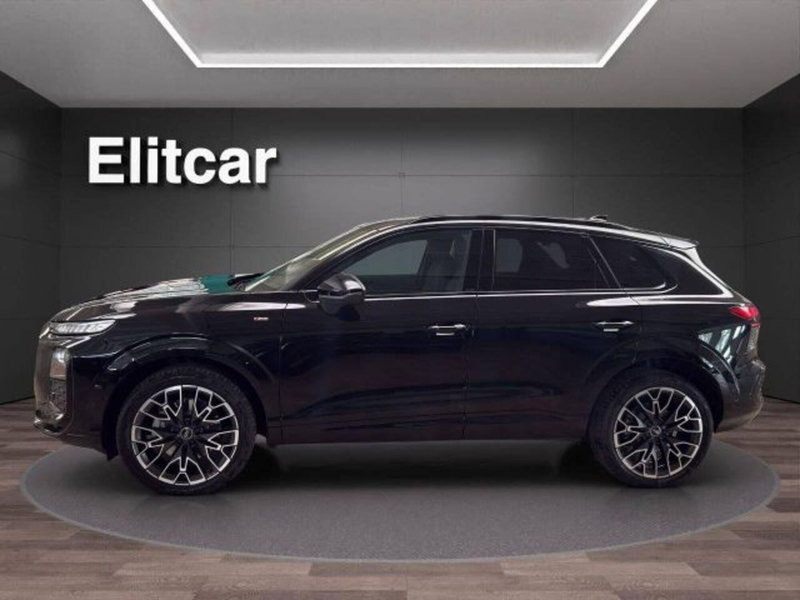 Audi Q3 Sportback nuova a Novara (5)