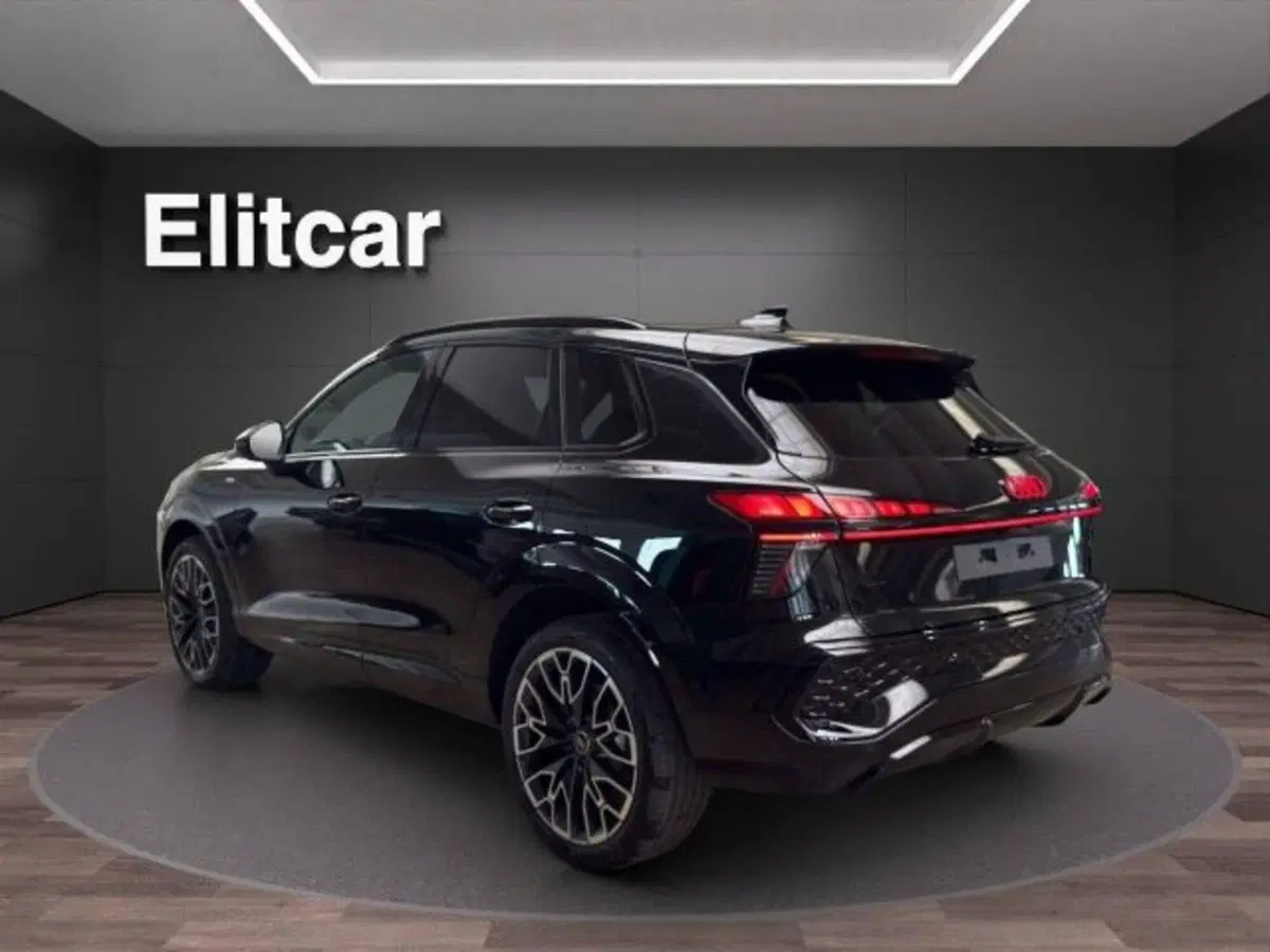 Audi Q3 Sportback nuova a Novara (7)