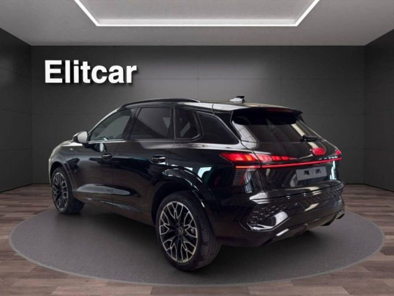 Audi Q3 Sportback nuova a Novara (7)