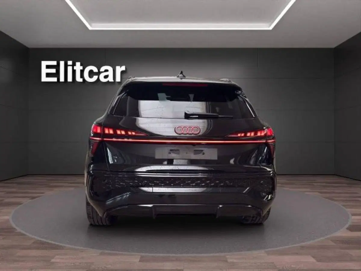 Audi Q3 Sportback nuova a Novara (8)