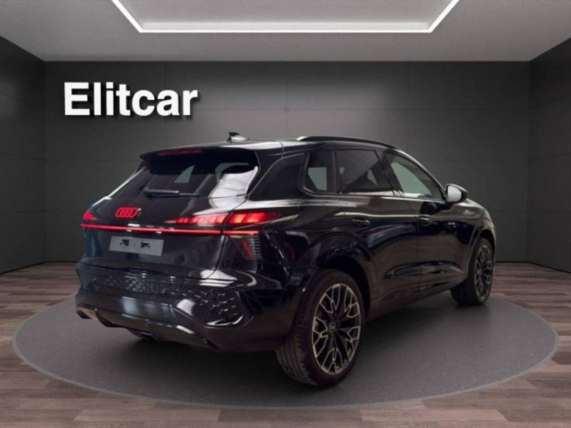 Audi Q3 Sportback nuova a Novara (9)