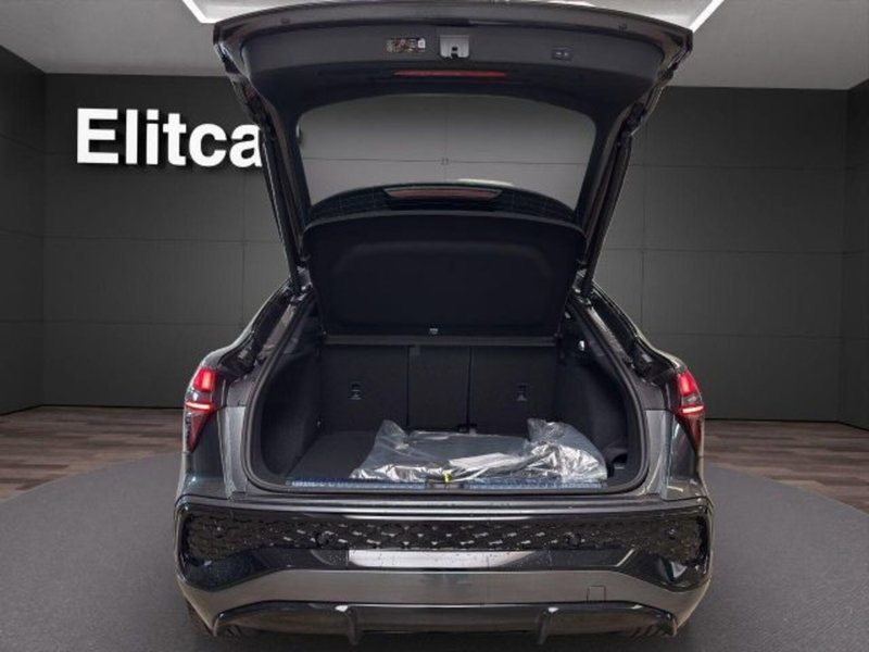 Audi Q3 Sportback nuova a Novara (17)