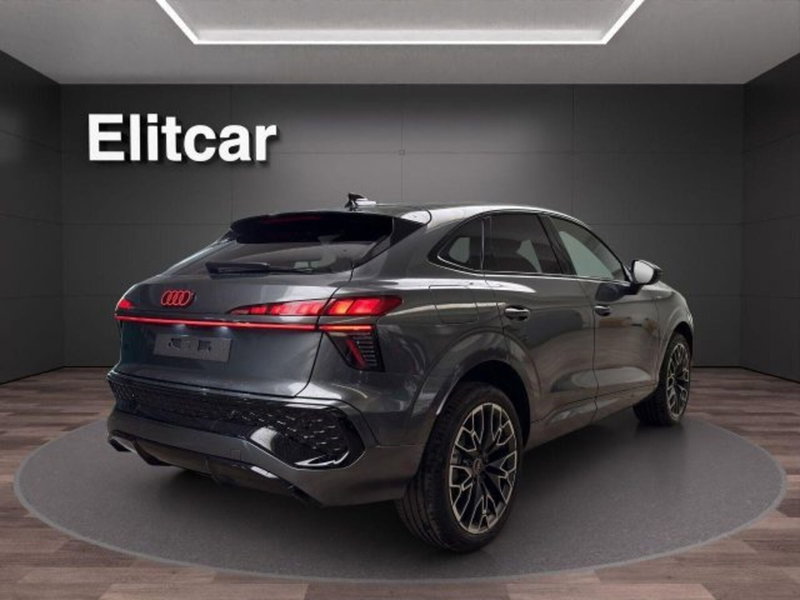 Audi Q3 Sportback nuova a Novara (8)