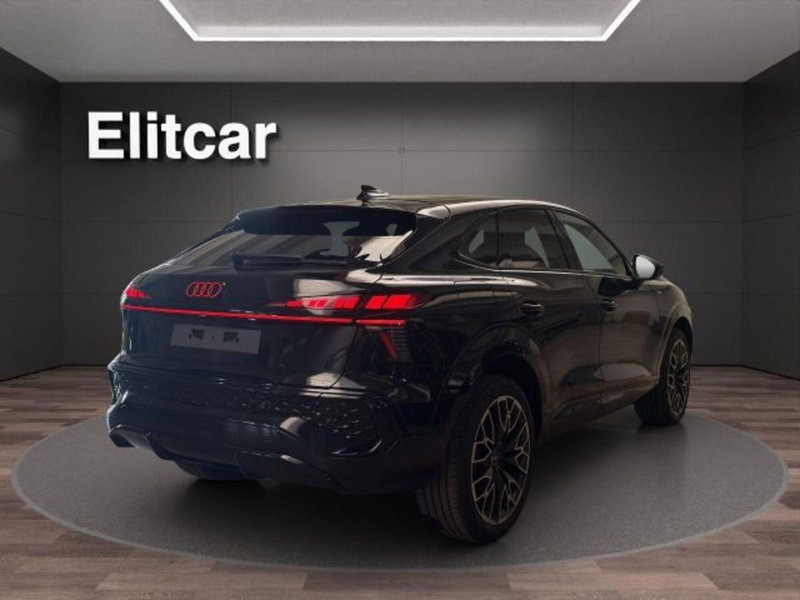 Audi Q3 Sportback nuova a Novara (9)