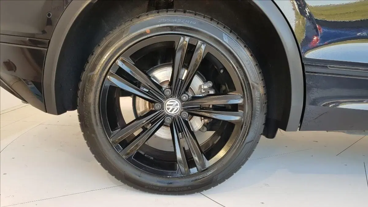 Volkswagen Tiguan usata a Lucca (9)