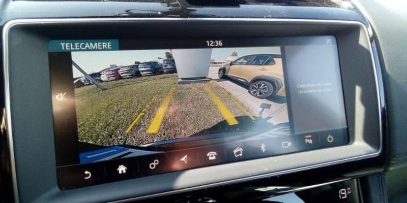 Jaguar F-Pace usata a Udine (13)