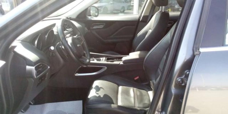 Jaguar F-Pace usata a Udine (14)