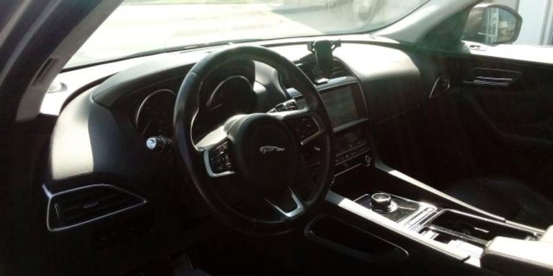 Jaguar F-Pace usata a Udine (18)