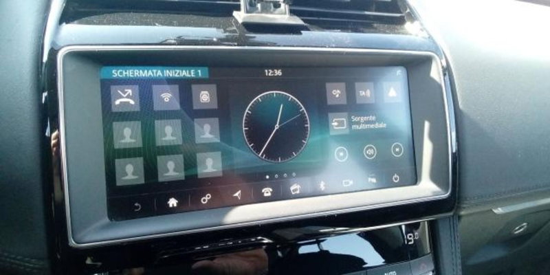 Jaguar F-Pace usata a Udine (7)